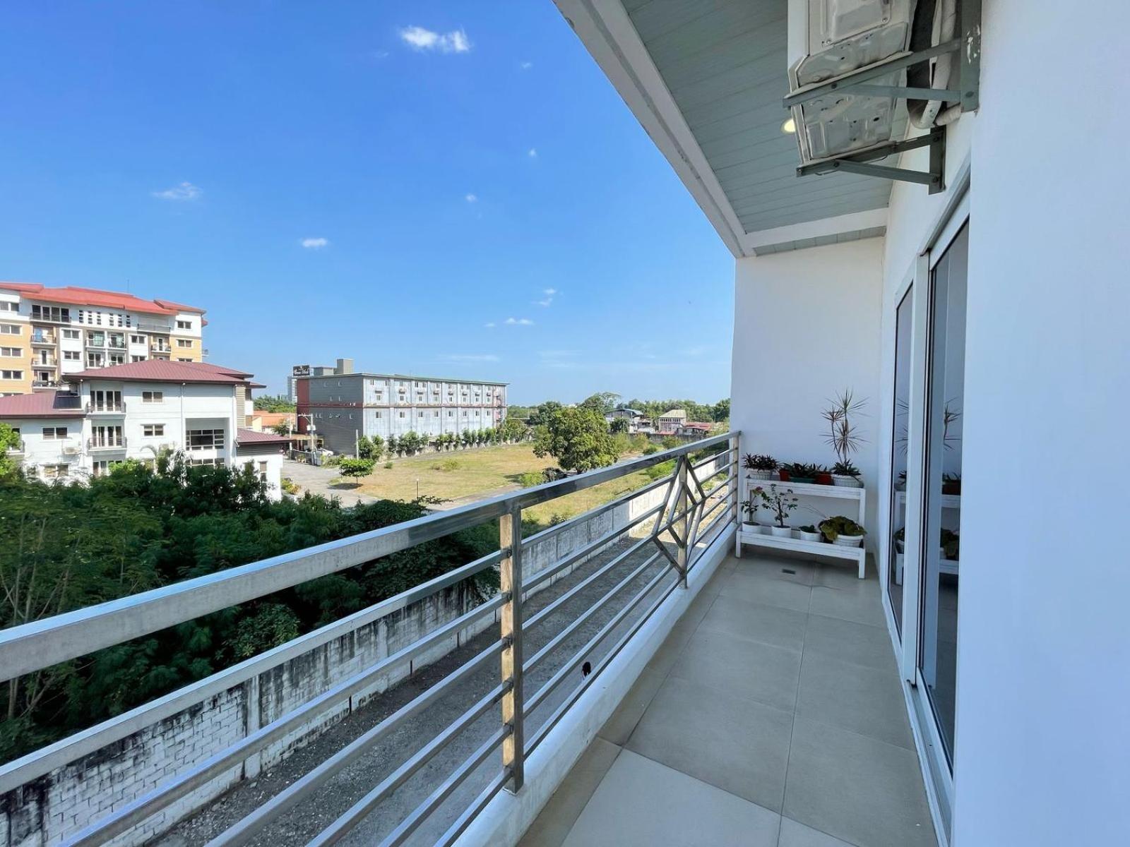 Kandi 1,2,3 Palace Apartment Angeles