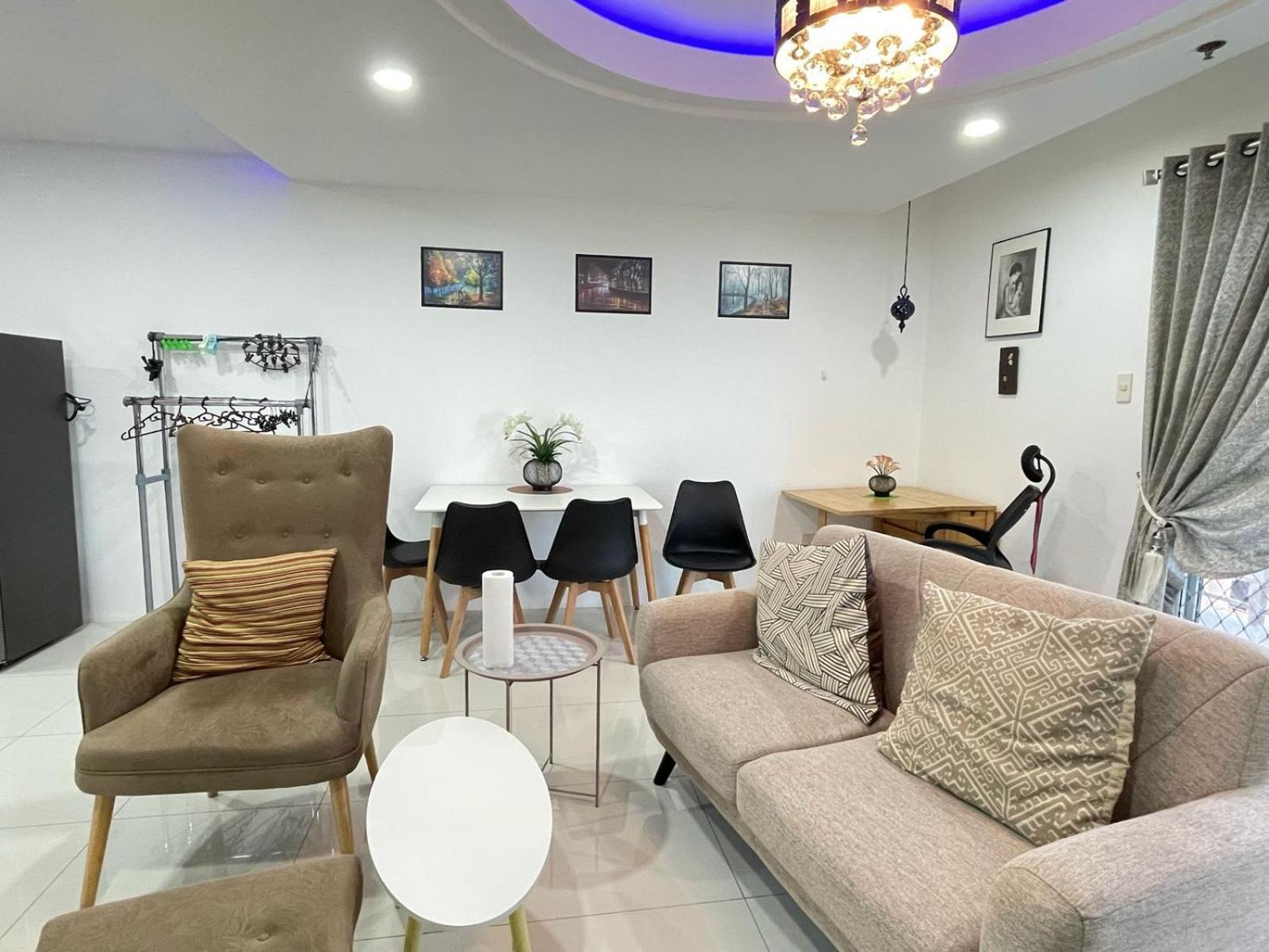 Kandi 1,2,3 Palace Apartment