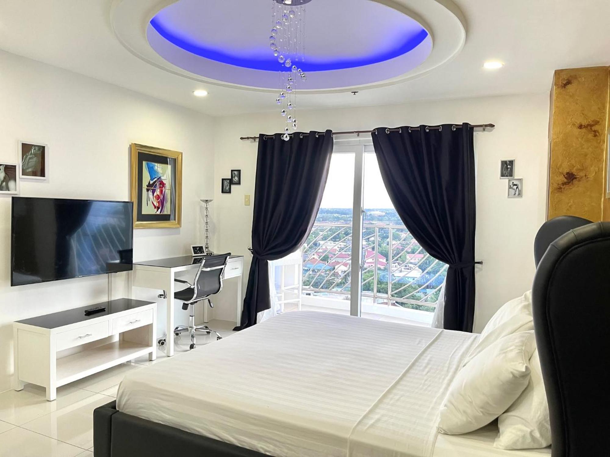 Kandi 1,2,3 Palace Angeles