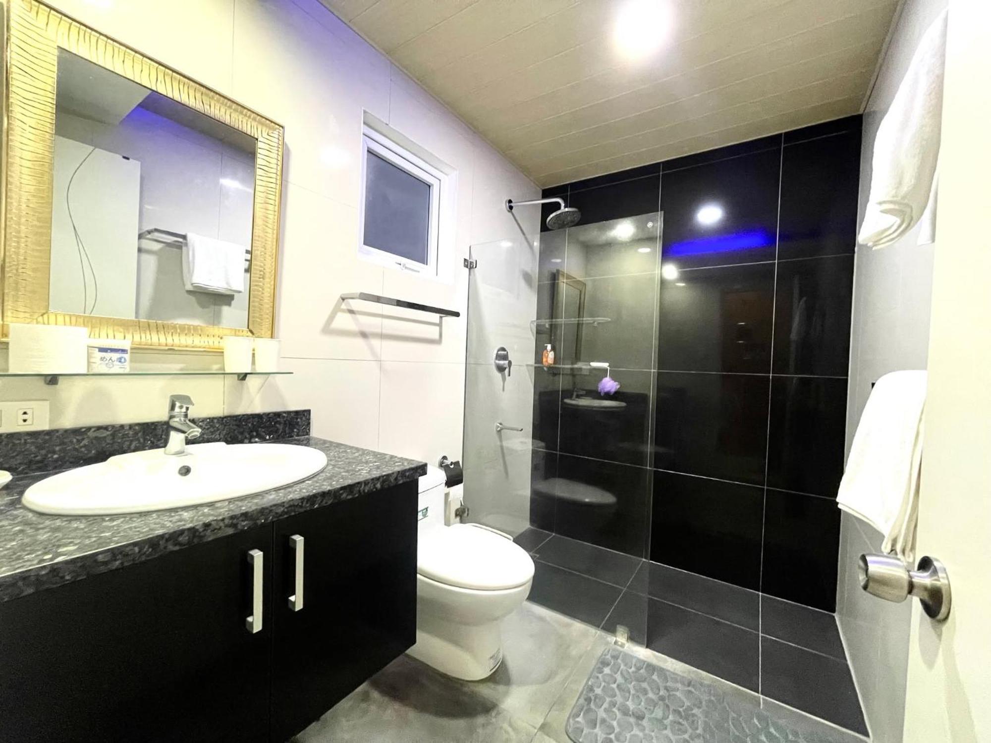 Kandi 1,2,3 Palace Apartment Angeles
